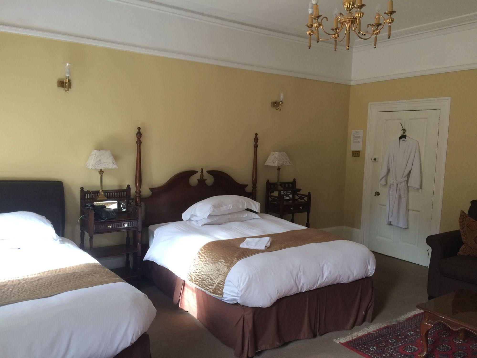 Harmondsworth Hall Guest House West Drayton  Eksteriør billede